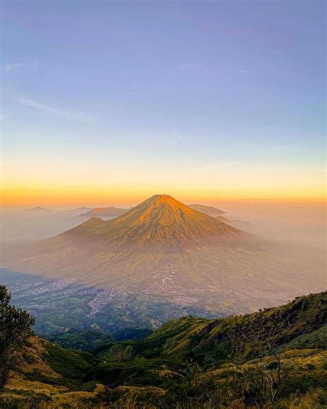 Pemandangan alam dari puncak Gunung Sumbing